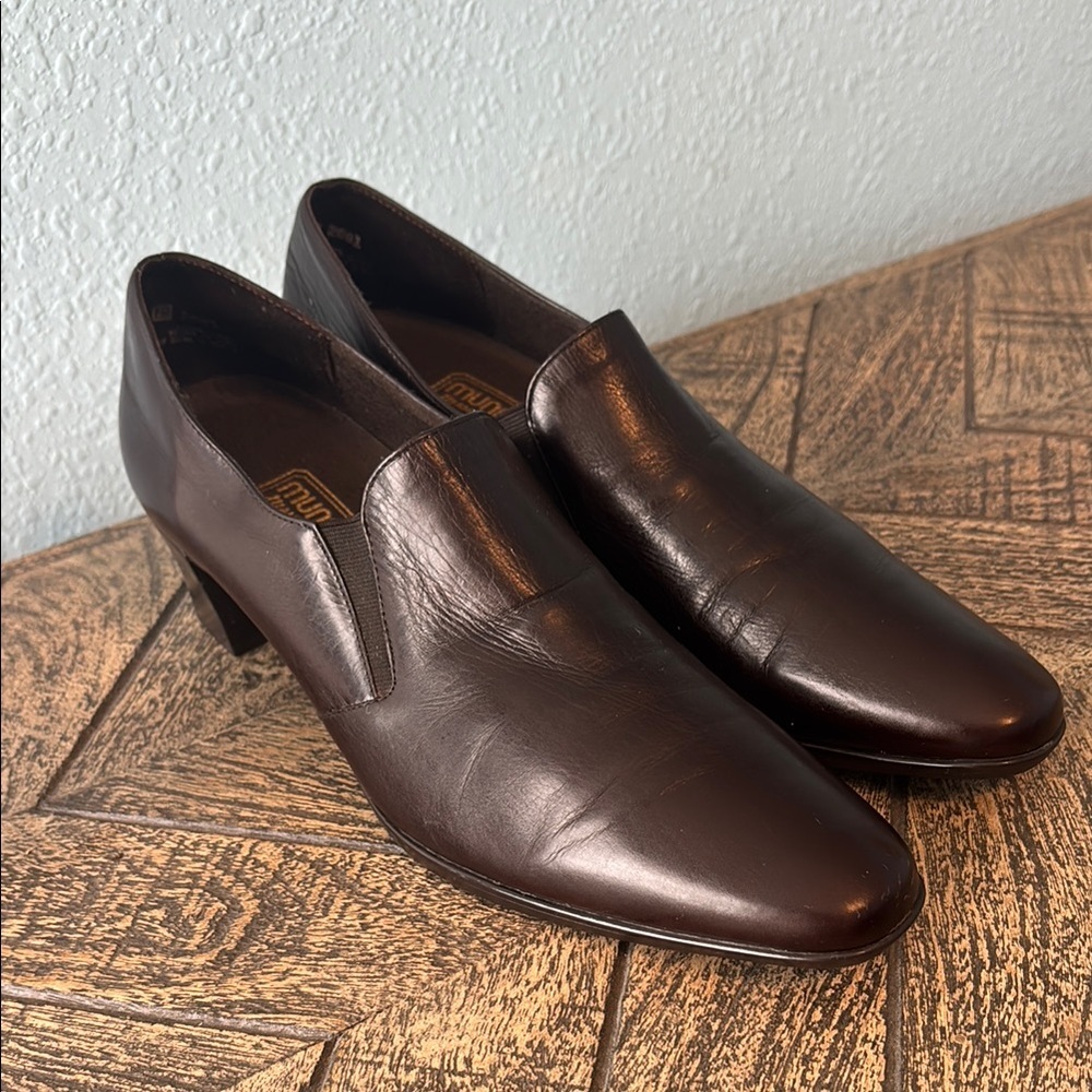 Munro American Women’s Slip-On Leather Shoes Brown